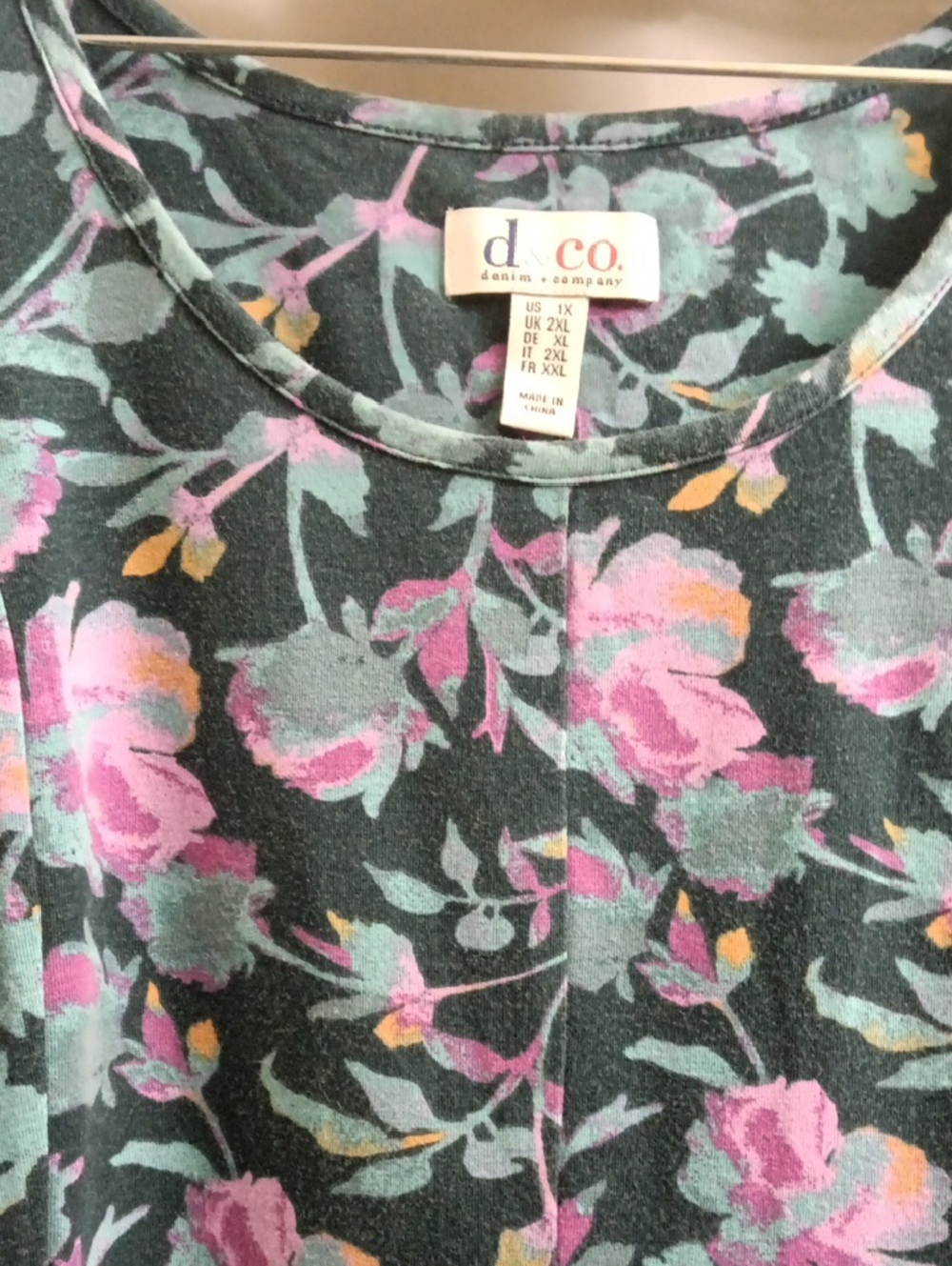 d & Co. Floral Scoop Neck Tunic - Teal with Pink Flowers - Picture 4 of 6